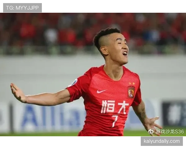 韦世豪开个直播打个游戏，弹幕都在算他这身衣服够我交半年房租
